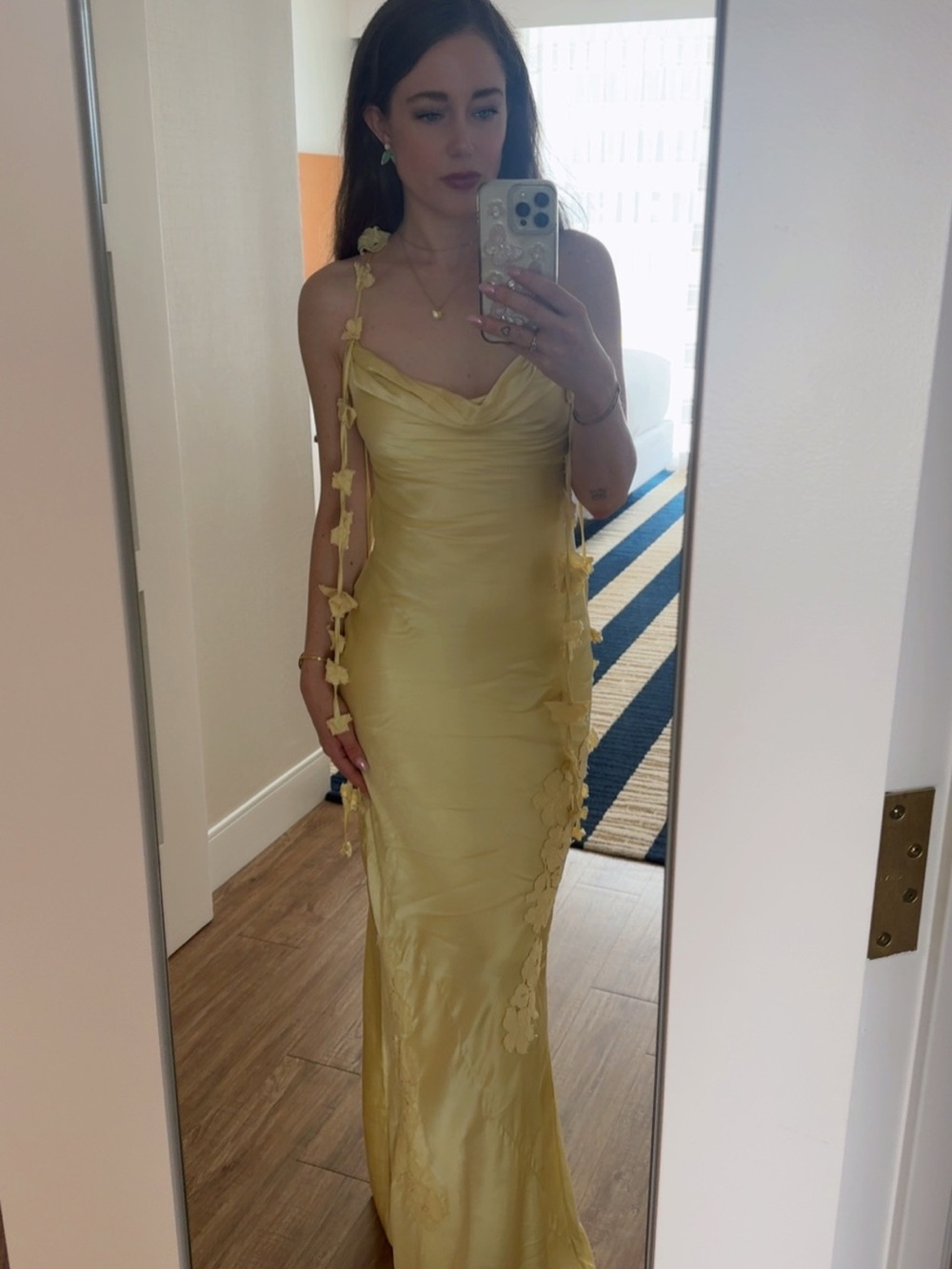 NBD Inaya Gown in butter yellow - Picture 4 of 8